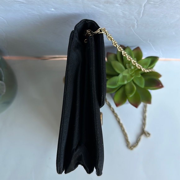 Vintage Tano of Madrid Black Clutch with Gold Chain Strap - Picture 5 of 14